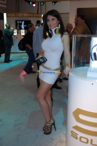 ces-2012-booth-babes-7